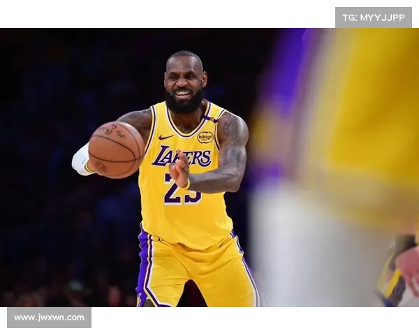 NBA最新动态：詹姆斯重返赛场勇士快船激战 正面对决展现联盟新格局